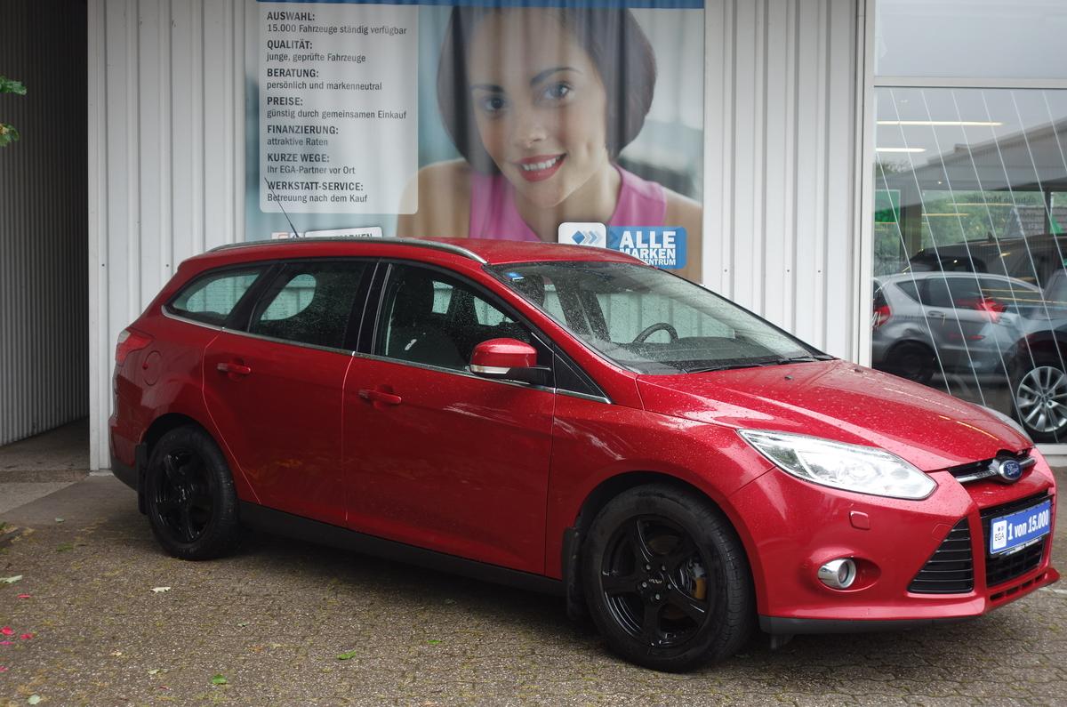 Ford Focus 1,0 T FAMILY  XENON AHK TEMPO KLIMA ALU KLIMA